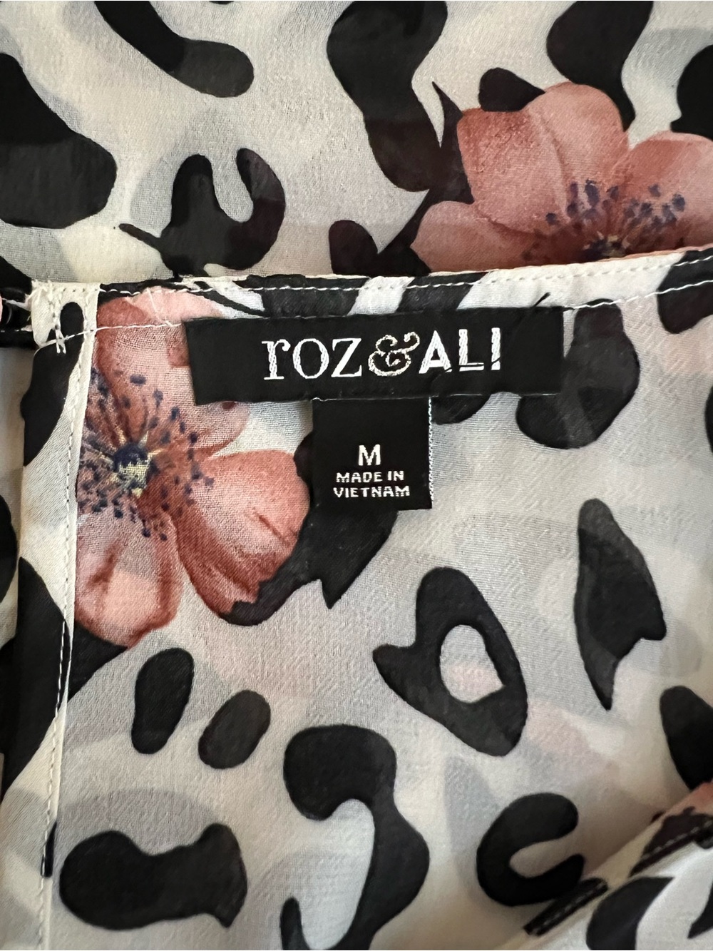 Roz & Ali Off White V-Neck Blouse Leopard Floral Print Top Women’s Large - Picture 4 of 7